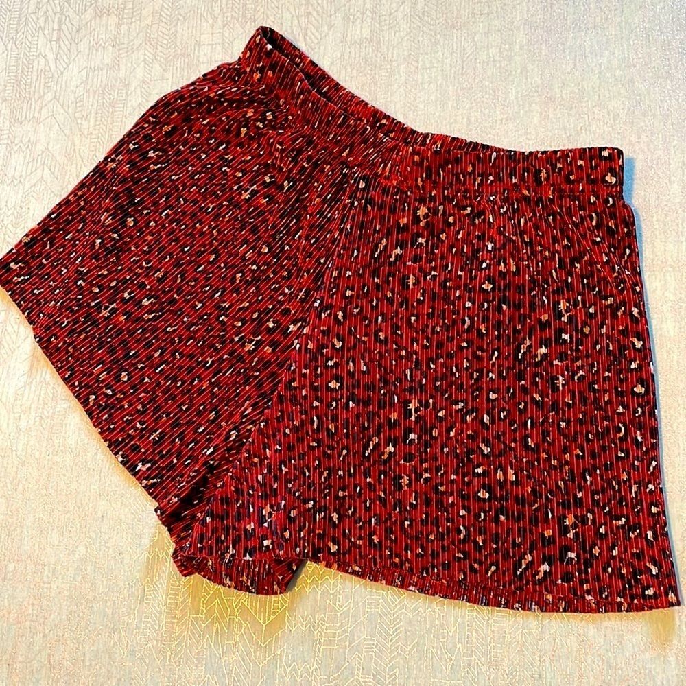 NO Boundaries Elastic waist shorts S/CH (3-5) crinkle leopard 100% Polyester